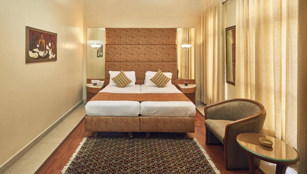 Astoria 3* Mumbai (Bombay)