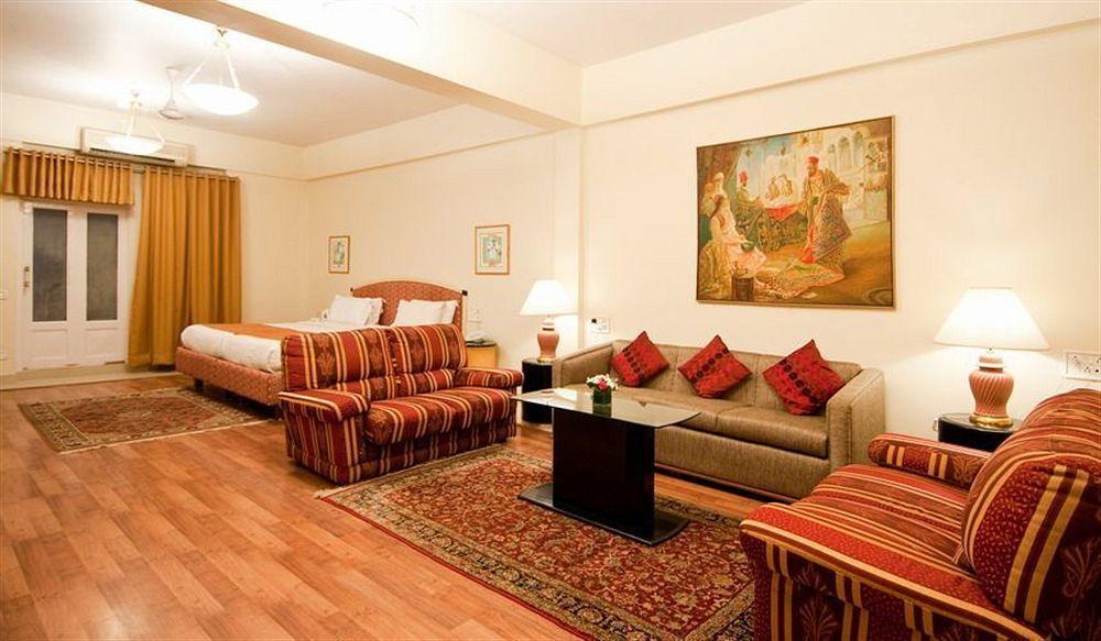 Astoria Hotel Mumbai (Bombay)